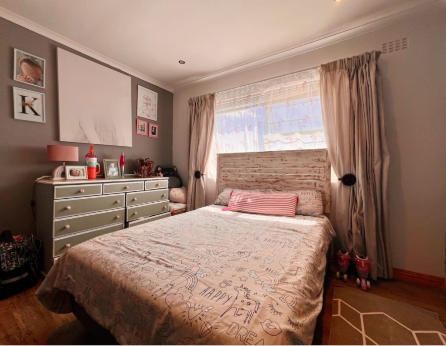 4 Bedroom Property for Sale in Myburgh Park Western Cape
